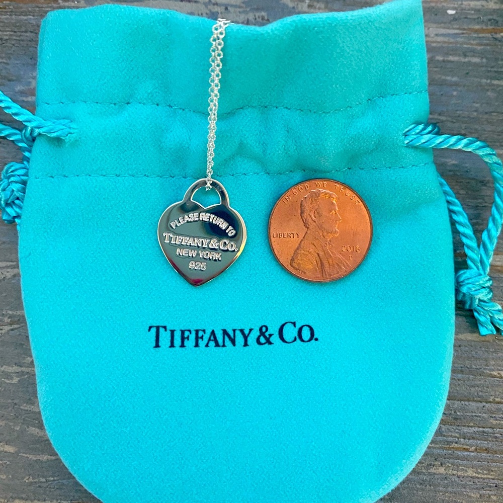 *BRAND NEW*Authentic Tiffany and Co. small heart pendant with 16 inch necklace